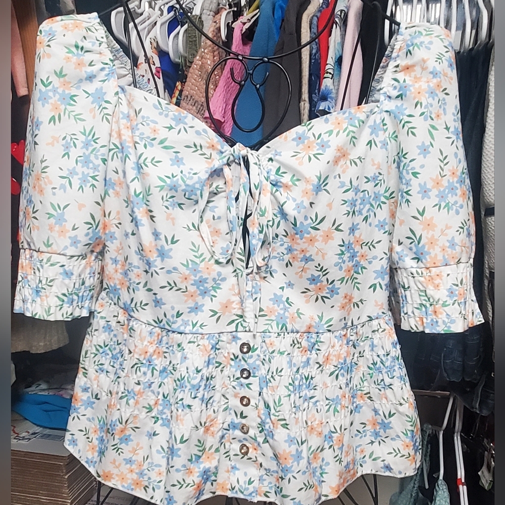 Red Leaf Brand Floral Pattern Top Size Small